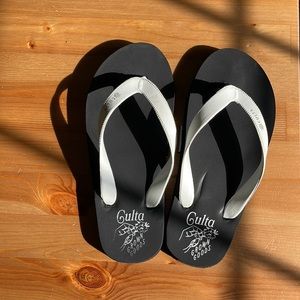 Flip Flops With Secret Compartment